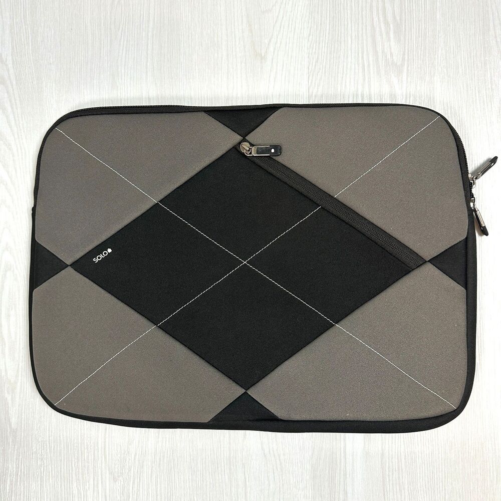 Solo Case Sleeve Padded Black Gray 17" Protected Laptop Carrying Case Pockets